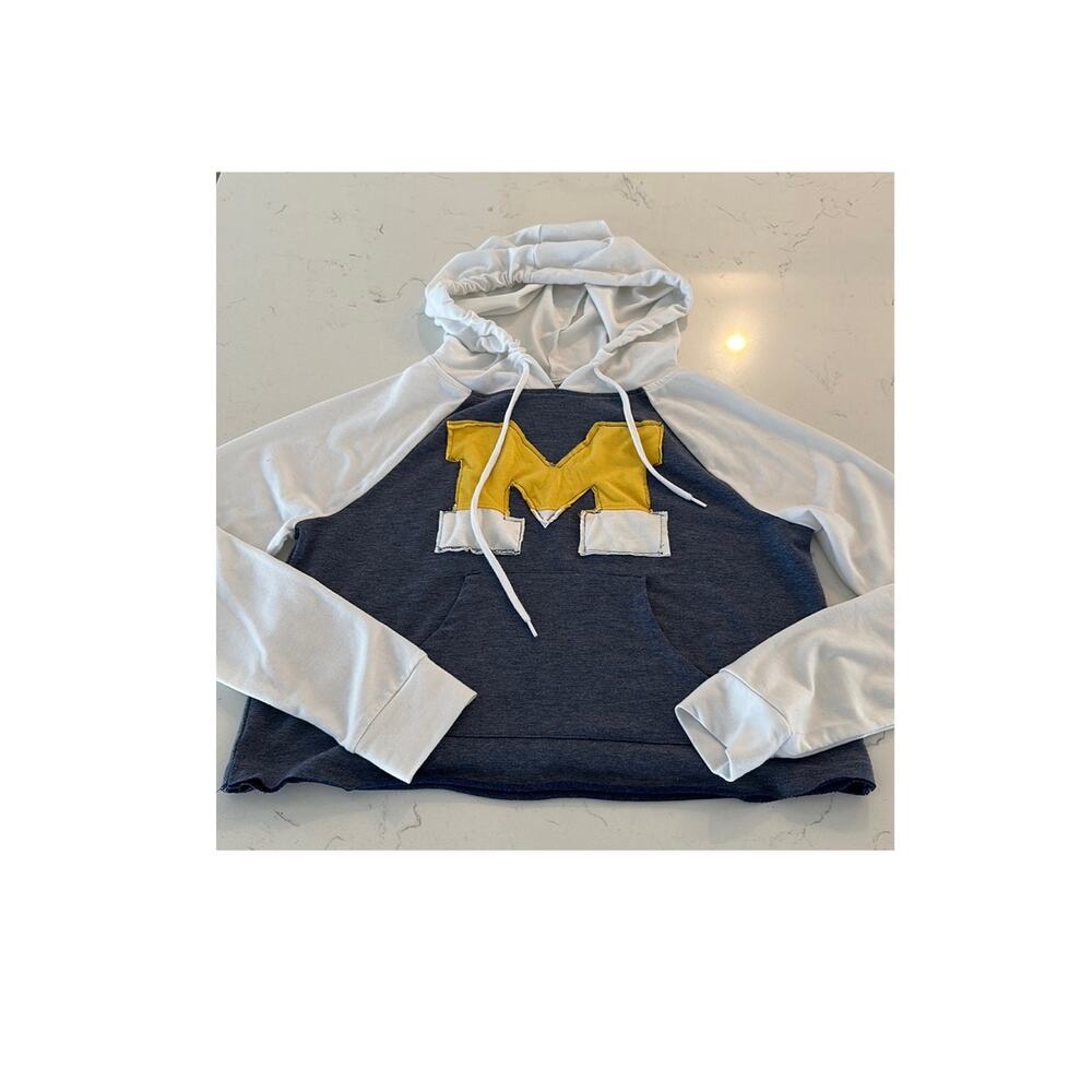 University of Michigan Wolverines XS Crop Light Hoodie Sweatshirt Collegiate
